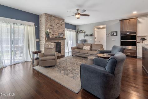 32 Stacey Way Troy NY 12180