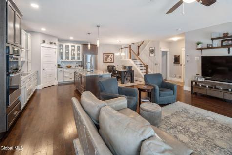 32 Stacey Way Troy NY 12180
