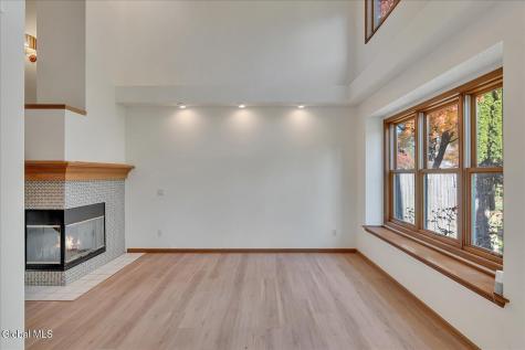 26 Malibu Hill Rensselaer NY 12144
