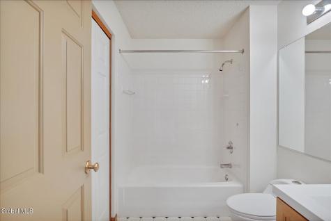 26 Malibu Hill Rensselaer NY 12144