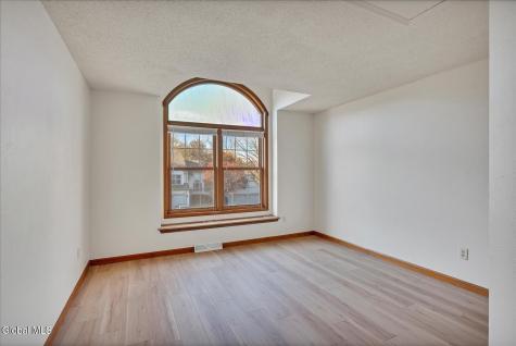26 Malibu Hill Rensselaer NY 12144