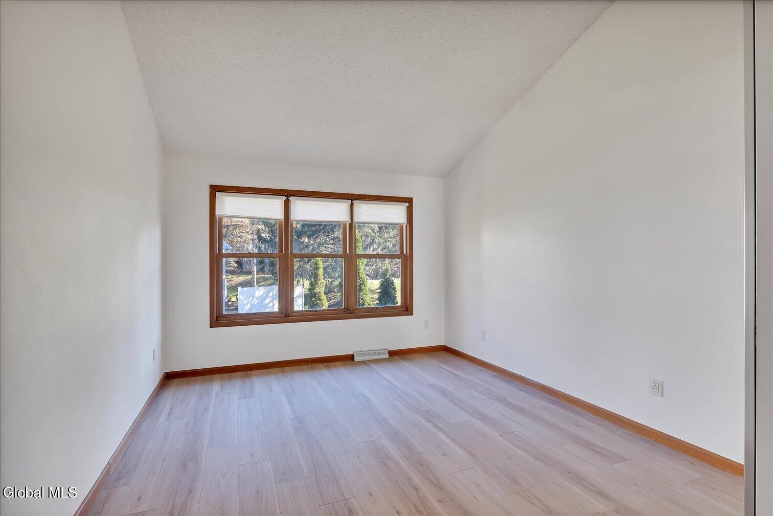 26 Malibu Hill Rensselaer NY 12144
