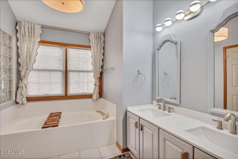 26 Malibu Hill Rensselaer NY 12144