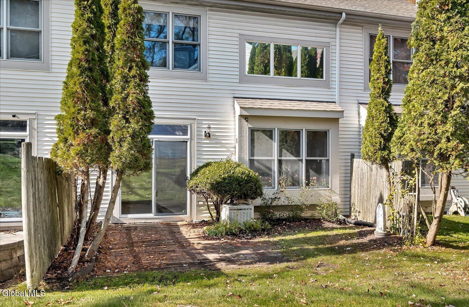 26 Malibu Hill Rensselaer NY 12144