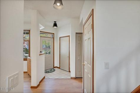 26 Malibu Hill Rensselaer NY 12144