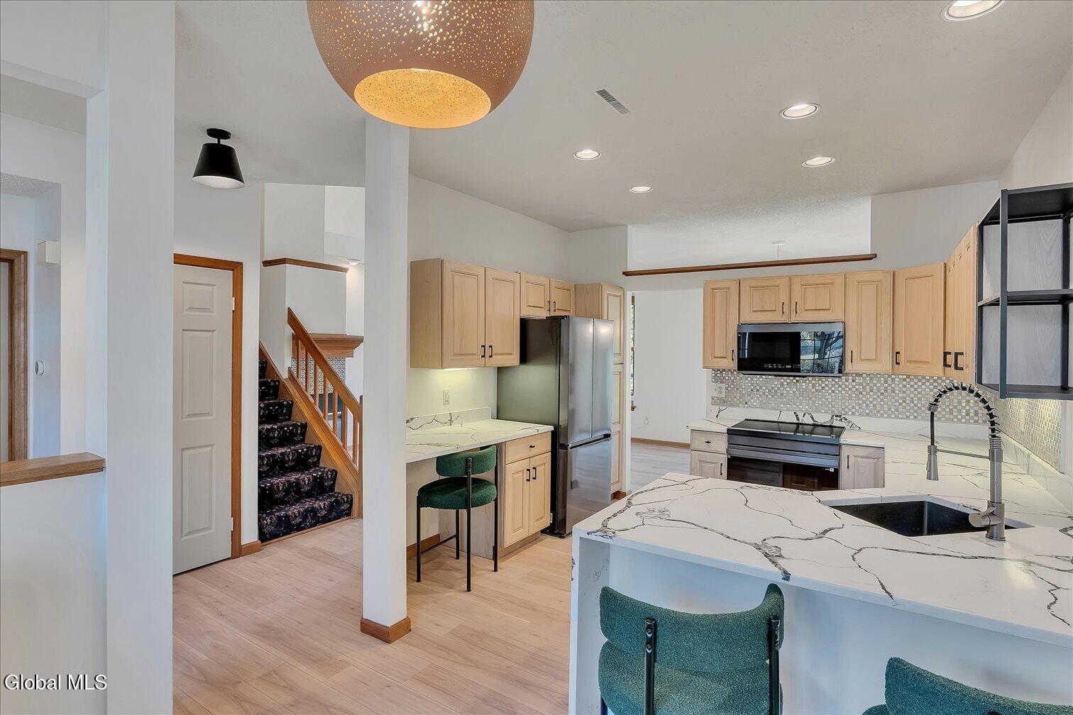 26 Malibu Hill Rensselaer NY 12144