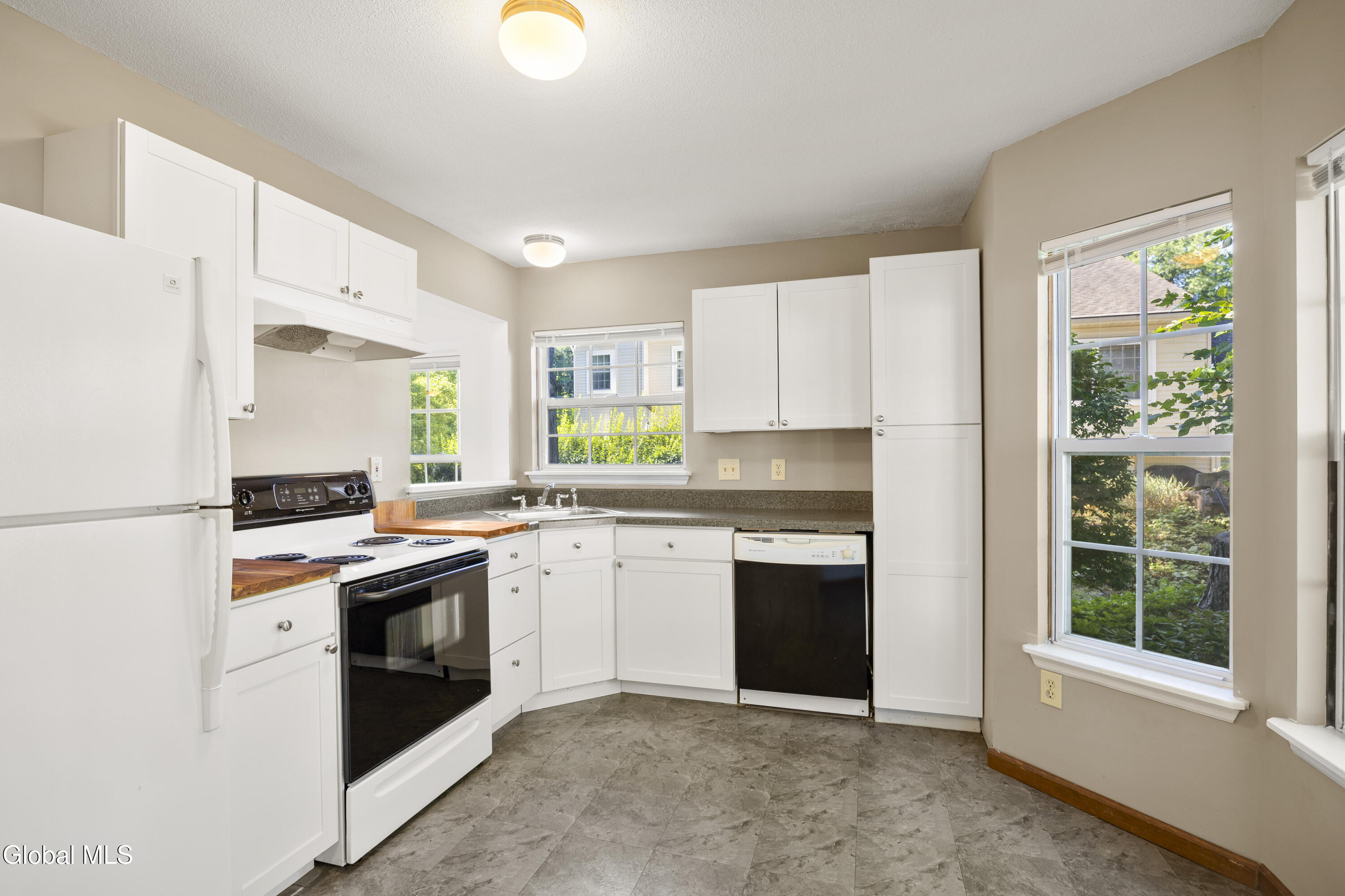 12 Hilltop Court Troy NY 12182