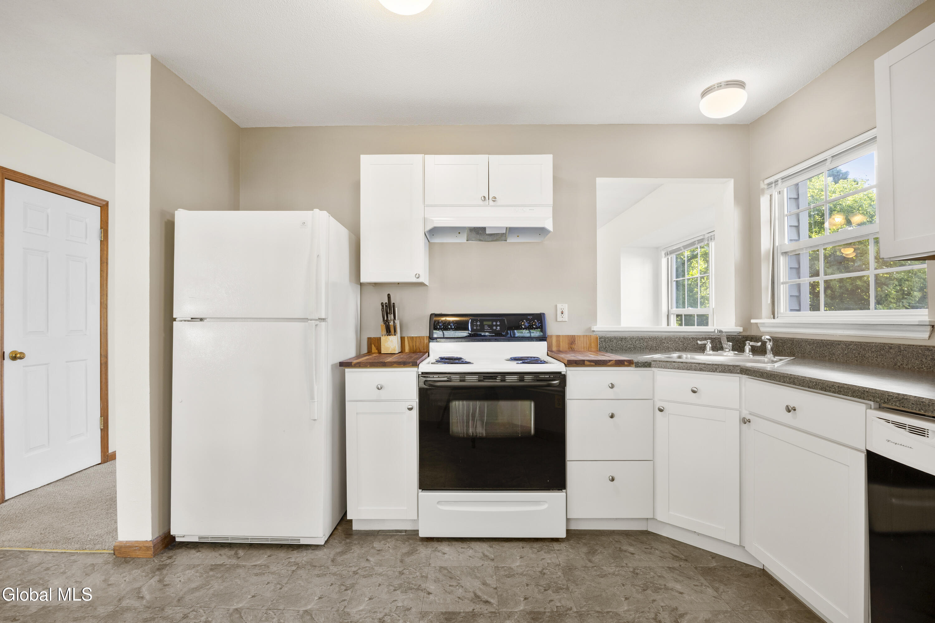 12 Hilltop Court Troy NY 12182