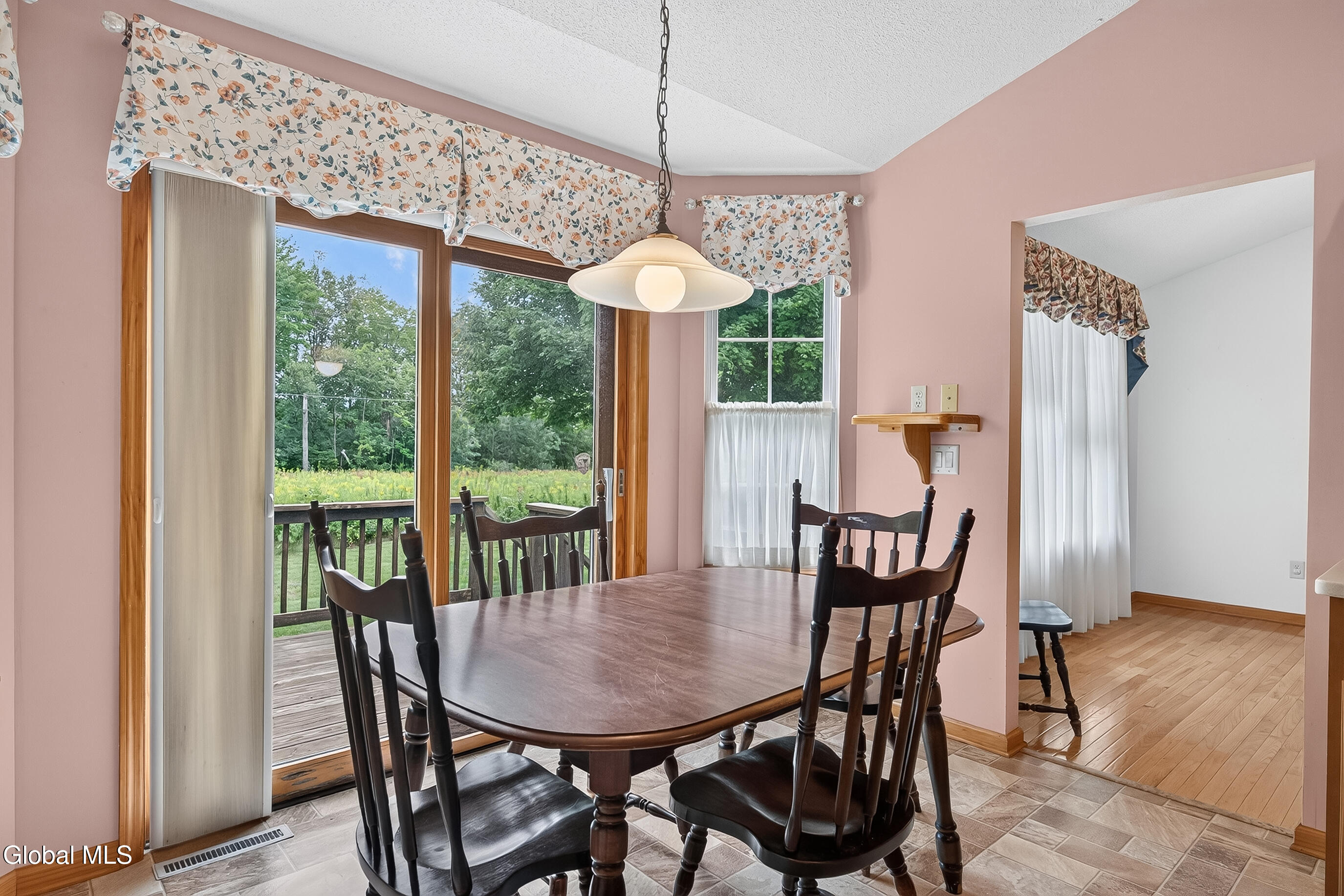 8 Dalton Court Delmar NY 12054