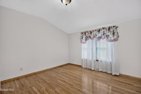 8 Dalton Court Delmar NY 12054