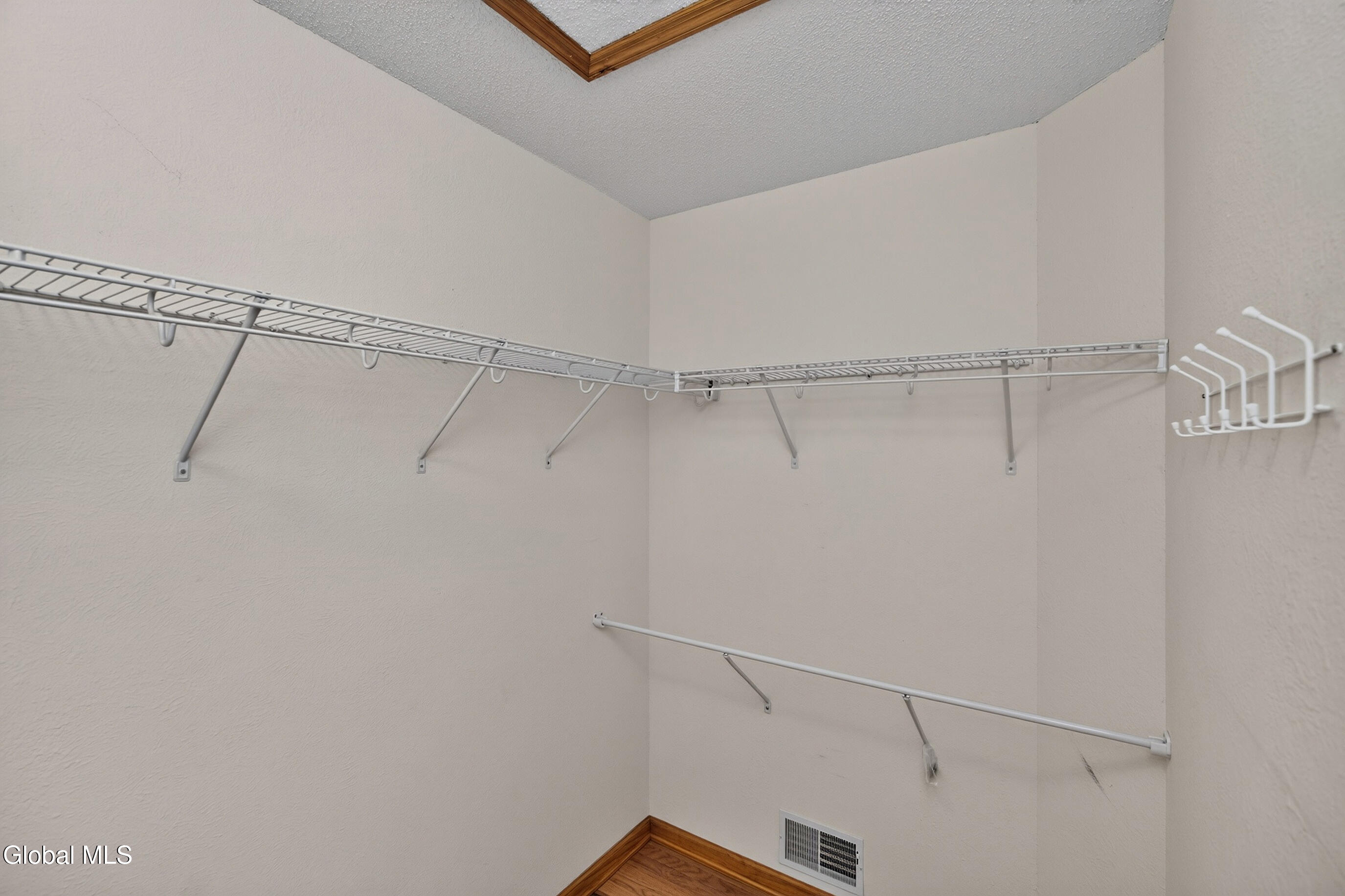 8 Dalton Court Delmar NY 12054
