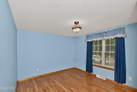 8 Dalton Court Delmar NY 12054