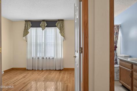 8 Dalton Court Delmar NY 12054