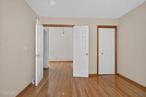 8 Dalton Court Delmar NY 12054
