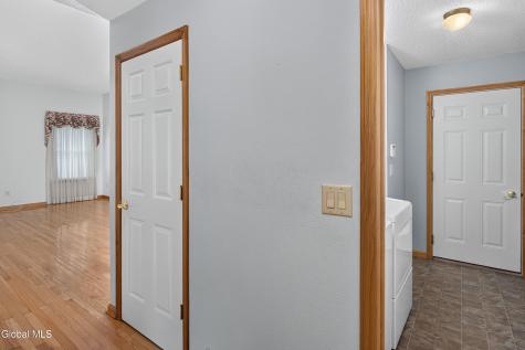 8 Dalton Court Delmar NY 12054