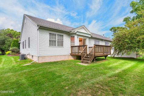 8 Dalton Court Delmar NY 12054