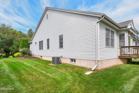 8 Dalton Court Delmar NY 12054