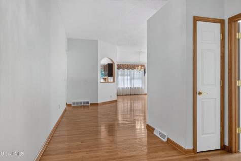 8 Dalton Court Delmar NY 12054