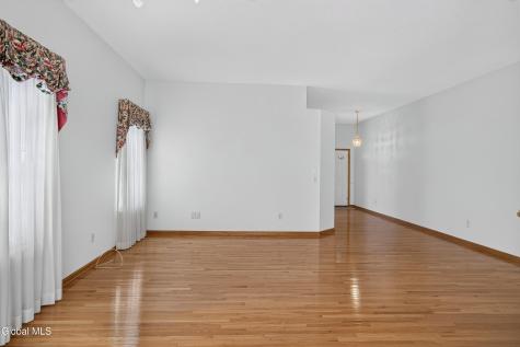 8 Dalton Court Delmar NY 12054