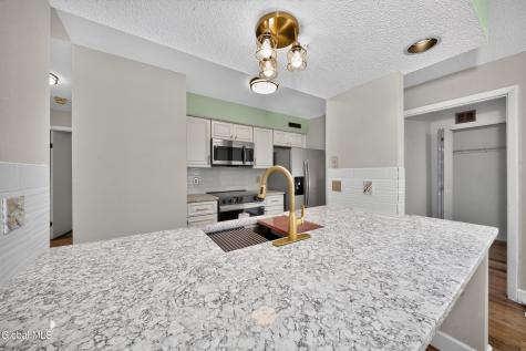 204 Victory Way Halfmoon NY 12065
