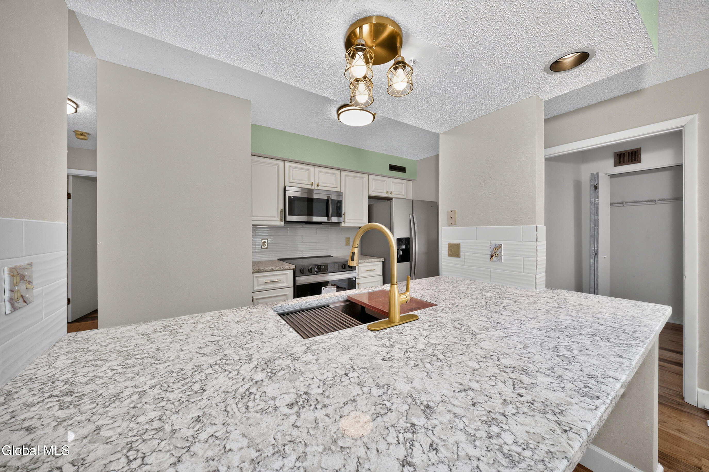 204 Victory Way Halfmoon NY 12065