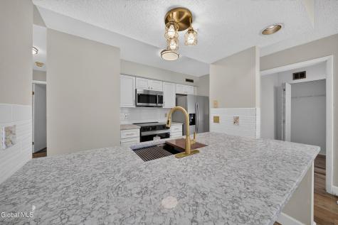 204 Victory Way Halfmoon NY 12065