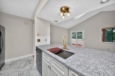 204 Victory Way Halfmoon NY 12065