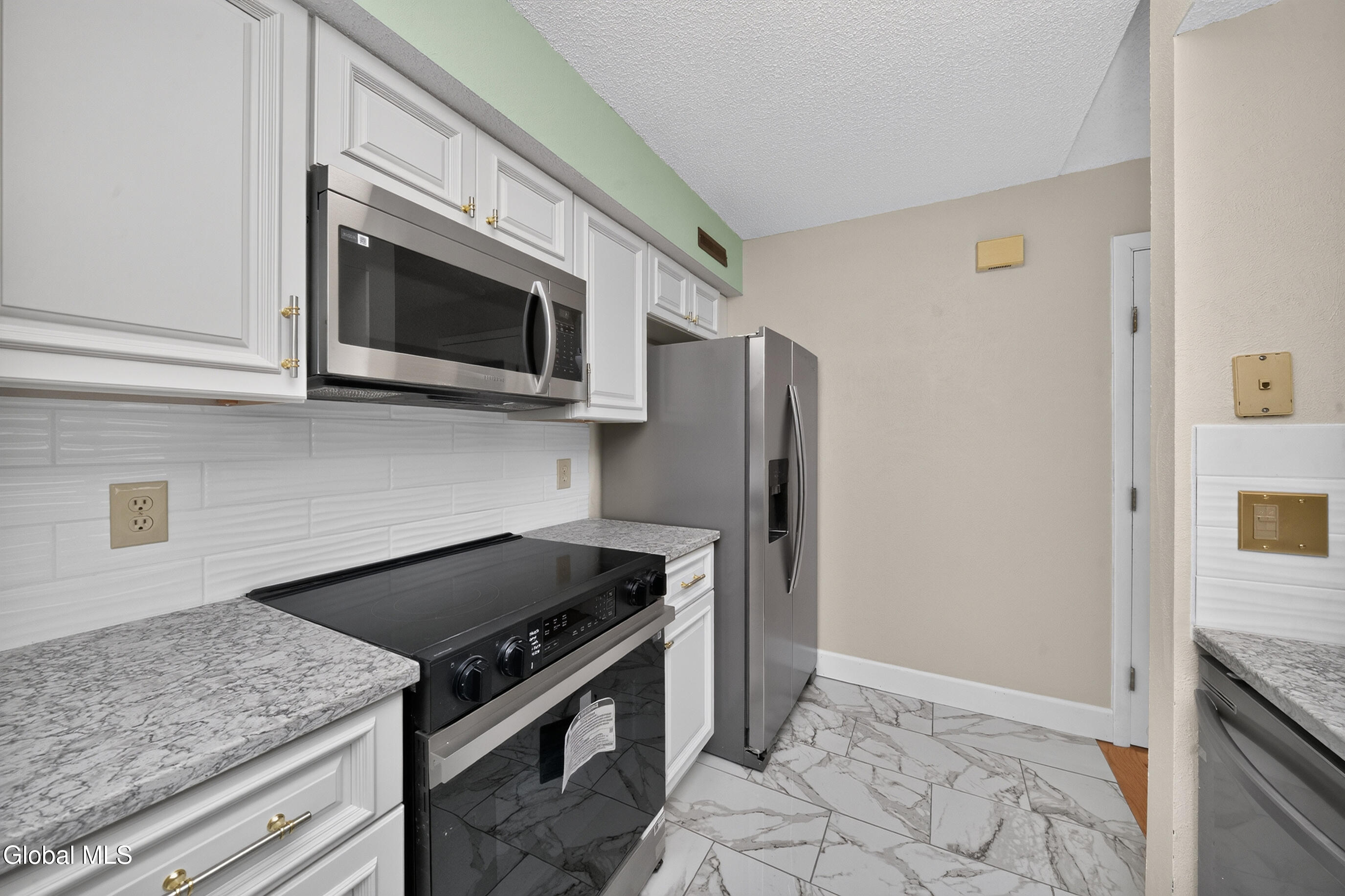 204 Victory Way Halfmoon NY 12065