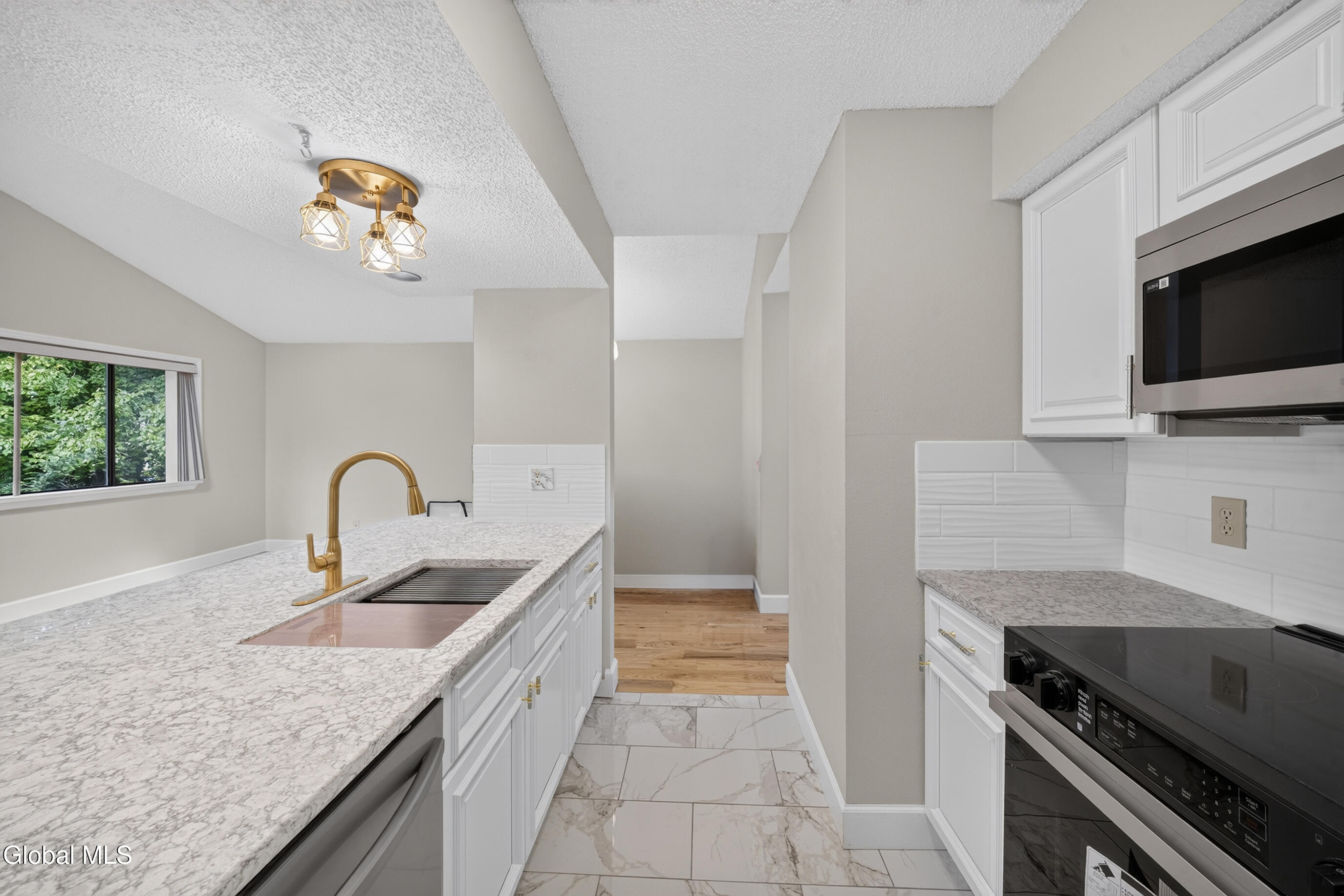 204 Victory Way Halfmoon NY 12065