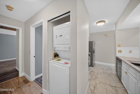 204 Victory Way Halfmoon NY 12065