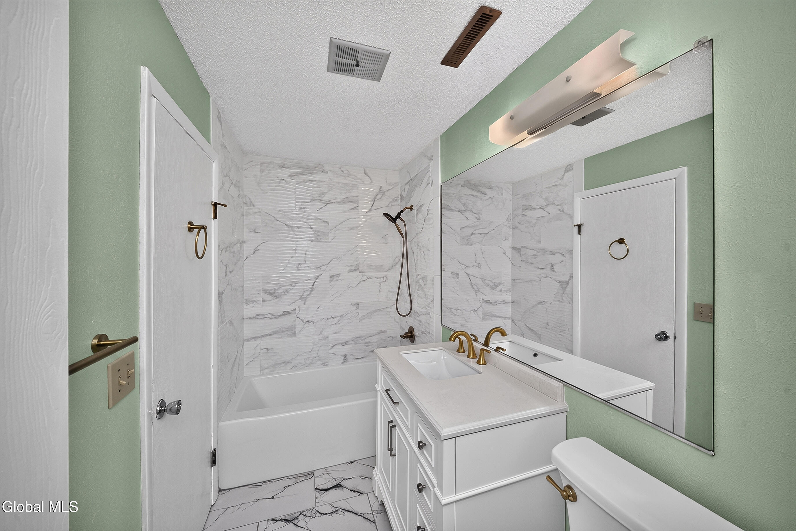 204 Victory Way Halfmoon NY 12065
