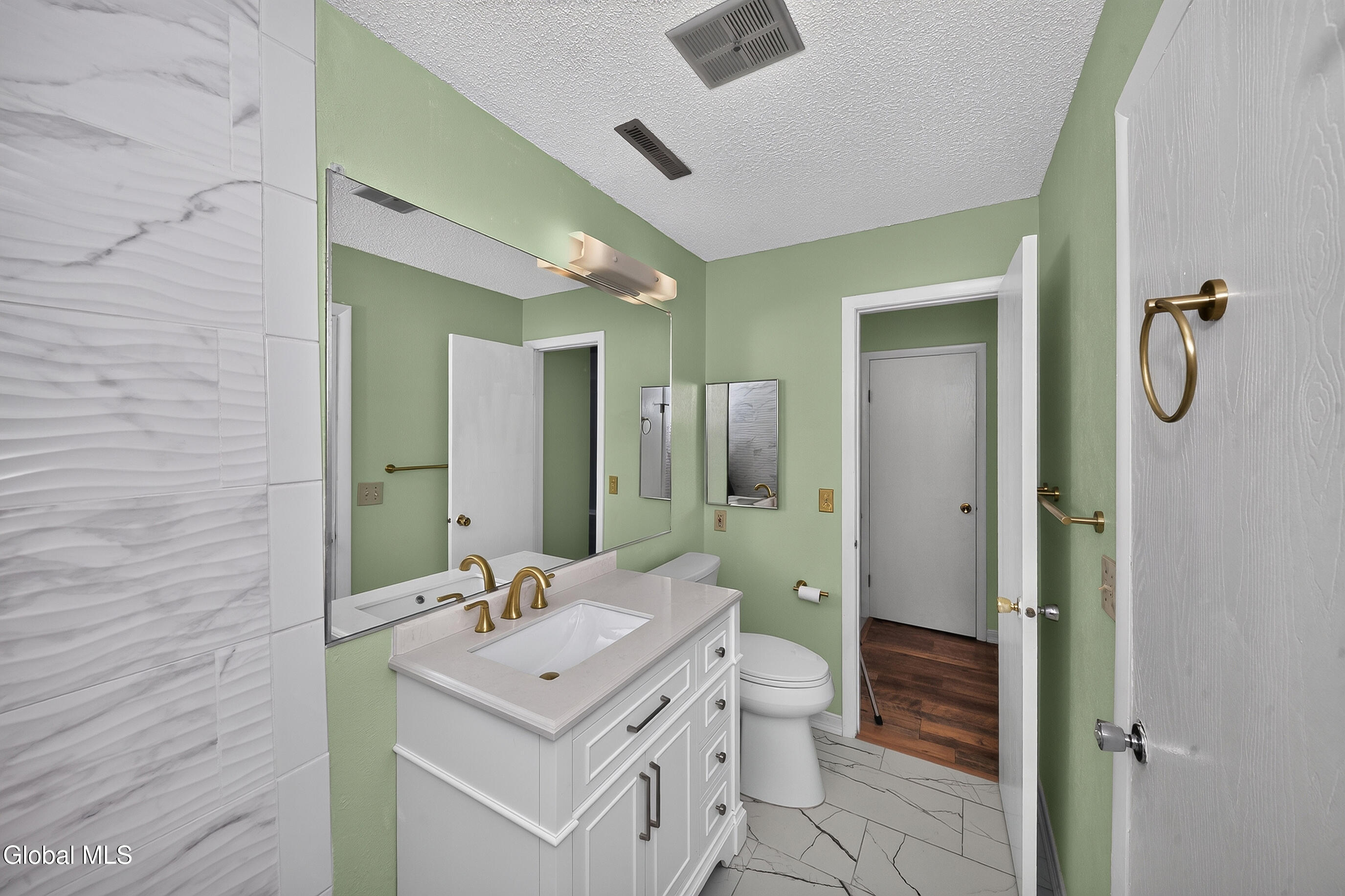 204 Victory Way Halfmoon NY 12065
