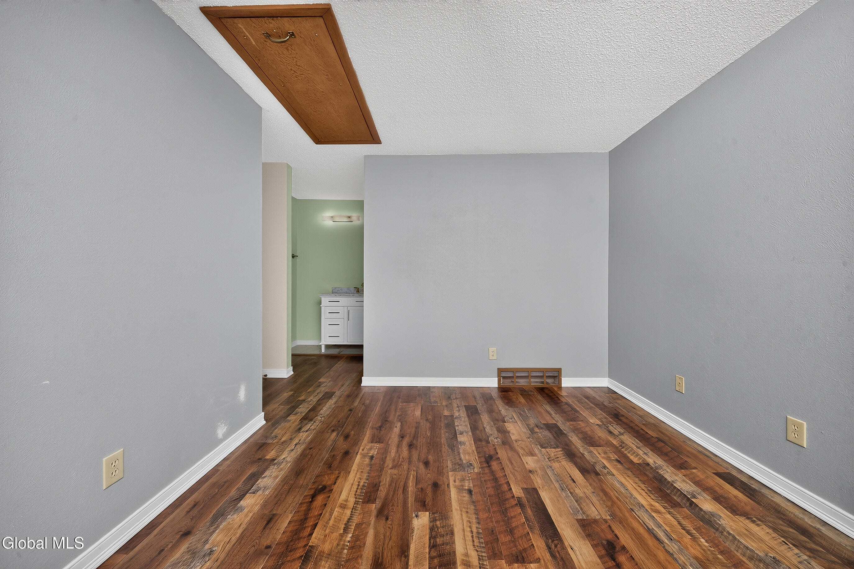 204 Victory Way Halfmoon NY 12065