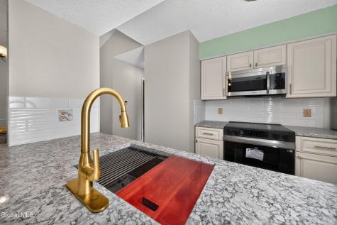 204 Victory Way Halfmoon NY 12065