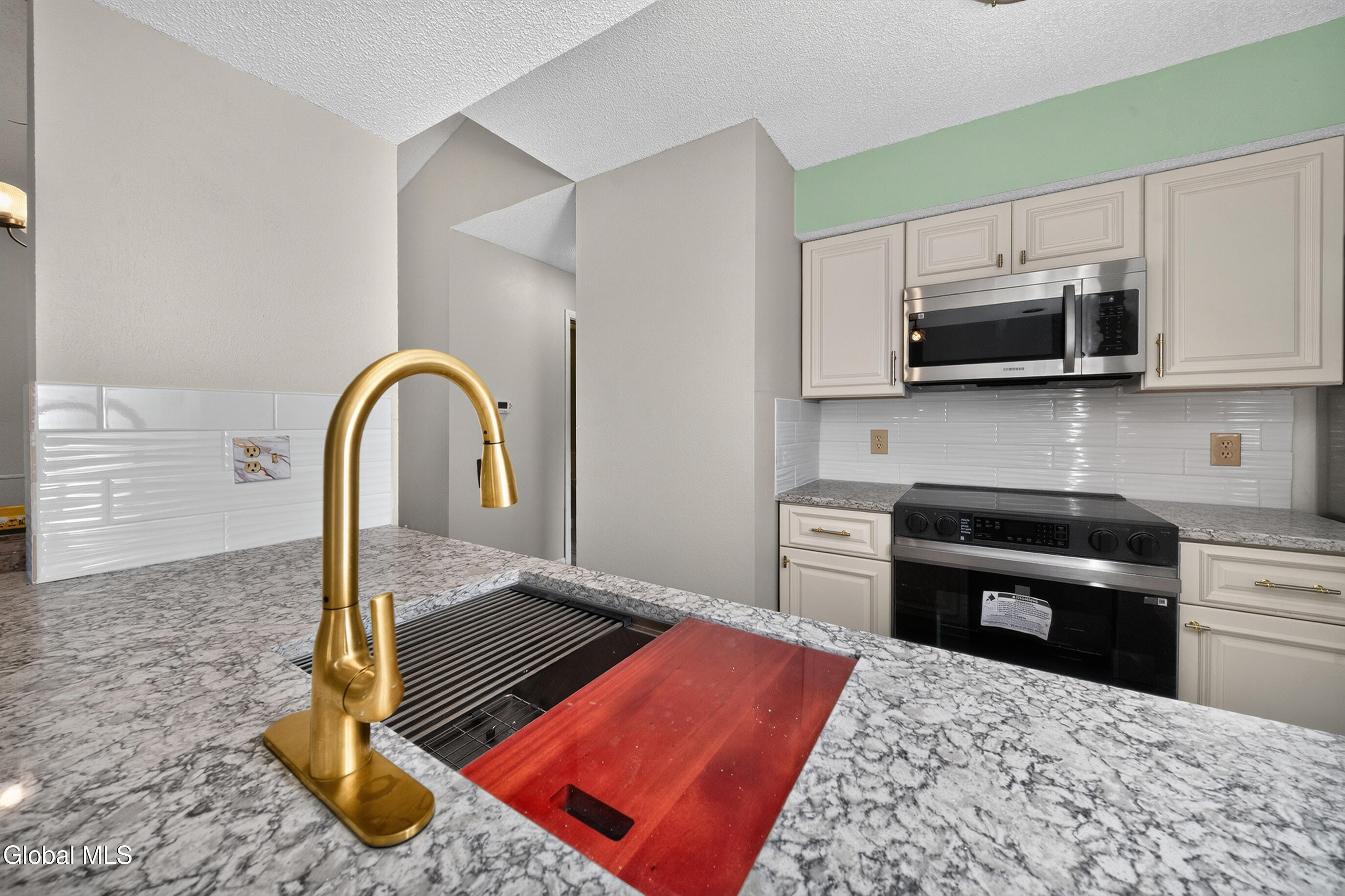 204 Victory Way Halfmoon NY 12065
