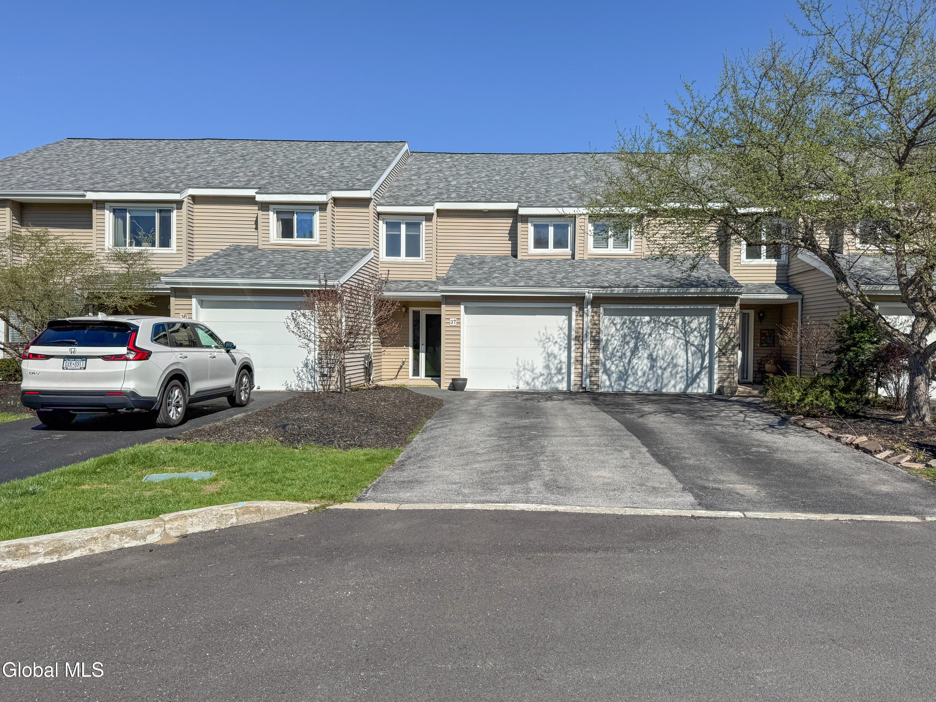 37 Preakness Way Saratoga Springs NY 12866