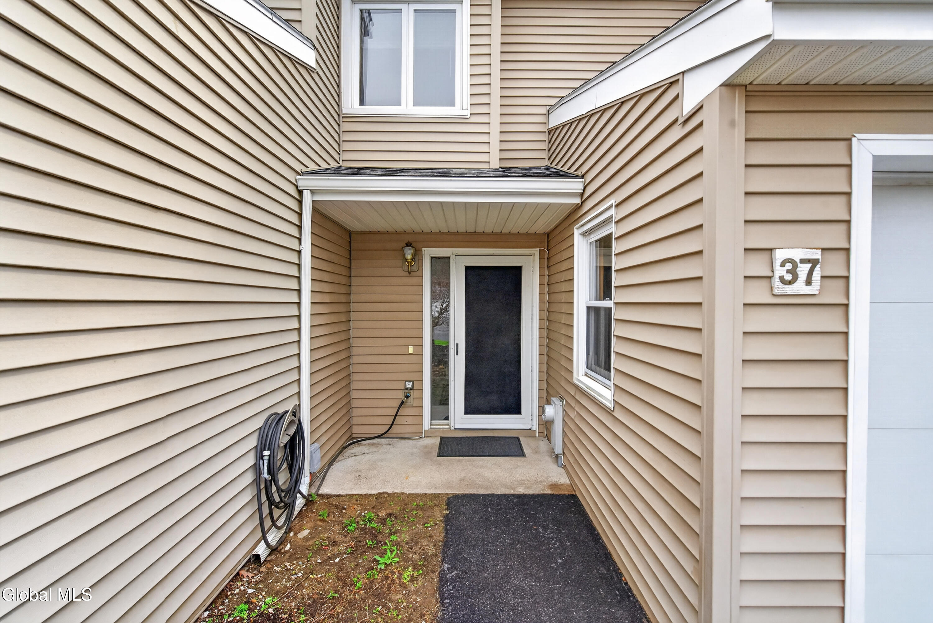 37 Preakness Way Saratoga Springs NY 12866