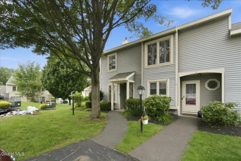 5 Minuteman Court Halfmoon NY 12065