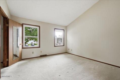 5 Minuteman Court Halfmoon NY 12065