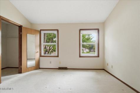 5 Minuteman Court Halfmoon NY 12065