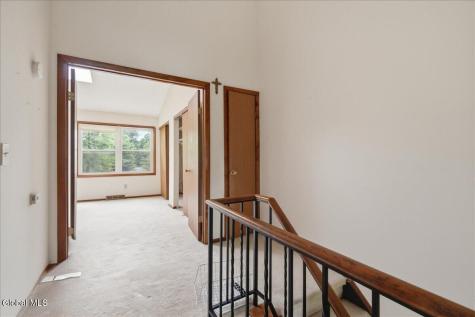 5 Minuteman Court Halfmoon NY 12065