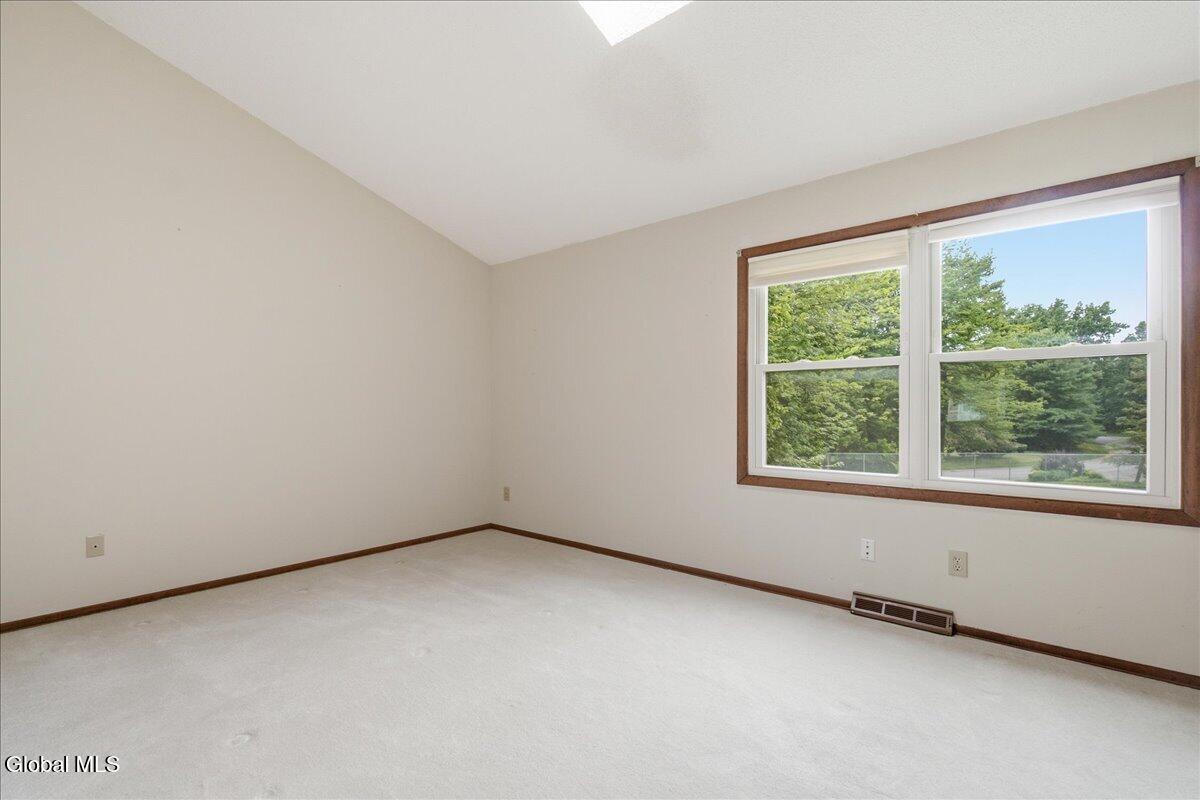 5 Minuteman Court Halfmoon NY 12065