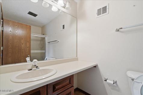 5 Minuteman Court Halfmoon NY 12065