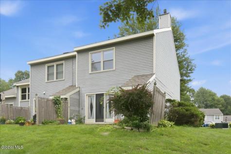 5 Minuteman Court Halfmoon NY 12065
