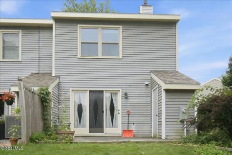 5 Minuteman Court Halfmoon NY 12065