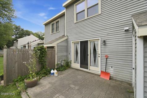 5 Minuteman Court Halfmoon NY 12065