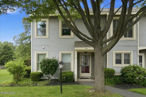 5 Minuteman Court Halfmoon NY 12065