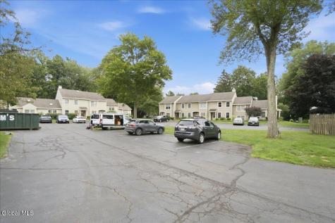 5 Minuteman Court Halfmoon NY 12065