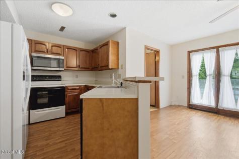5 Minuteman Court Halfmoon NY 12065