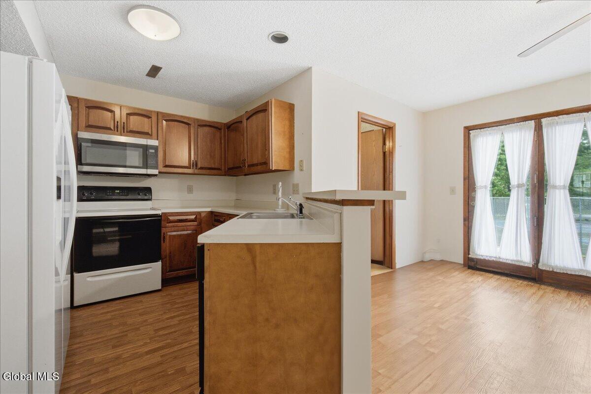 5 Minuteman Court Halfmoon NY 12065
